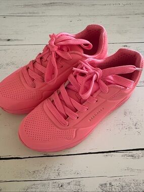 Girls pink Skechers Bright Pink Lace-Up Athletic Shoes size 2